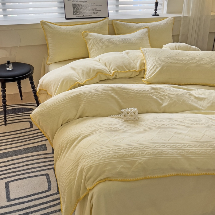 91家纺网 家纺一手货源 找家纺 慕澄 2023新款高克重贝壳边雕花绒四件套 雕花绒-菠萝黄