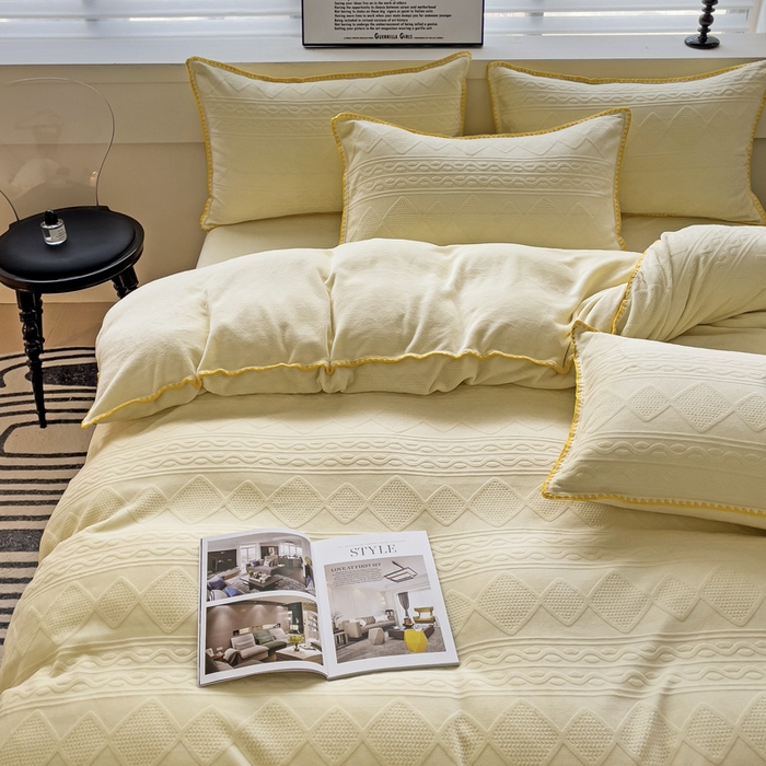 91家纺网 家纺一手货源 找家纺 慕澄 2023新款高克重贝壳边雕花绒四件套 雕花绒-菠萝黄