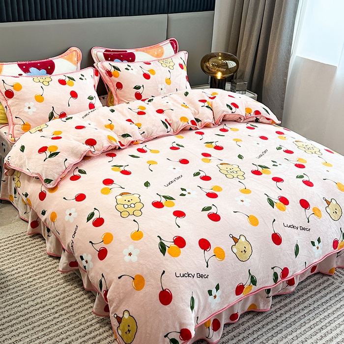 91家纺网 家纺一手货源 找家纺 欧喜璐 2023新款高克重牛奶绒四件套法莱绒金貂绒8.5斤加厚保暖-印花款 樱桃熊