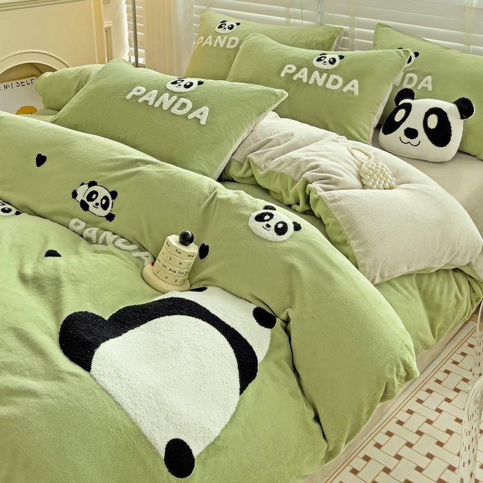 91家纺网 家纺一手货源 找家纺 （总）娜娜 2023新款牛奶绒毛巾绣四件套 熊猫多多系列