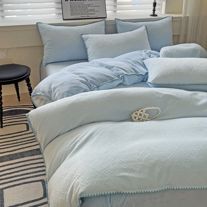 91家纺网 家纺一手货源 找家纺 慕澄 2023新款高克重贝壳边雕花绒四件套 雕花绒-海盐蓝