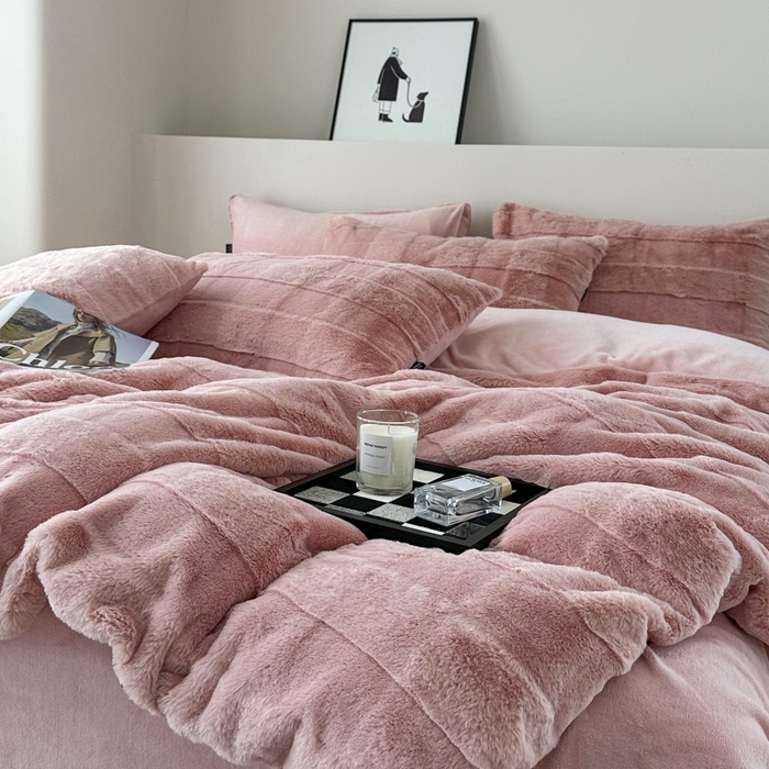 91家纺网 家纺一手货源 找家纺 乐视 2024新款兔兔绒立体剪花绒四件套 黎梦-豆沙粉