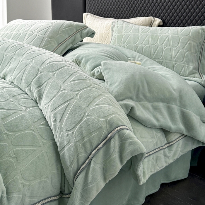 91家纺网 家纺一手货源 找家纺 2024新款雕花高密牛奶绒四件套-薇卡 薇卡-清新绿