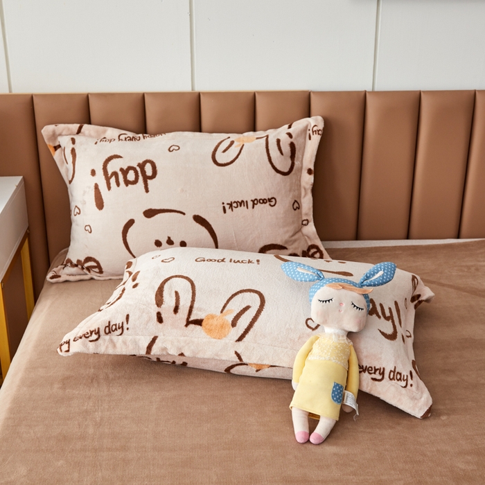 91家纺网 家纺一手货源 找家纺 乐居坊 2023新款高克重牛奶绒印花保暖四件套 快乐兔