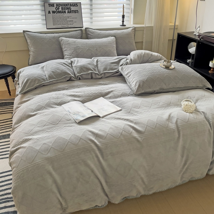 91家纺网 家纺一手货源 找家纺 慕澄 2023新款高克重贝壳边雕花绒四件套 雕花绒-水墨灰