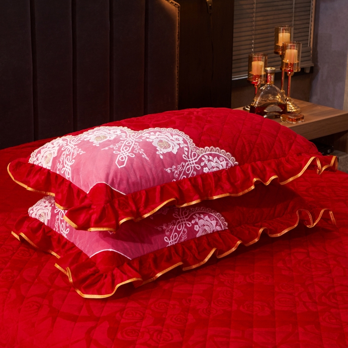 91家纺网 家纺一手货源 找家纺 2023新款天鹅绒可脱卸夹棉床裙床裙夹棉款四件套 大红