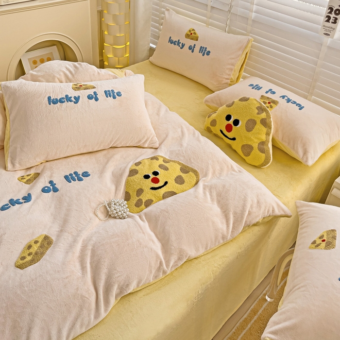 91家纺网 家纺一手货源 找家纺 （总）娜娜 2023新款牛奶绒毛巾绣四件套 海绵宝宝系列