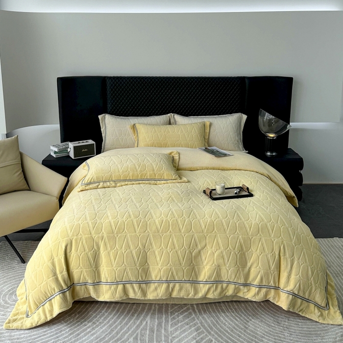 91家纺网 家纺一手货源 找家纺 2024新款雕花高密牛奶绒四件套-薇卡 薇卡-奶昔黄