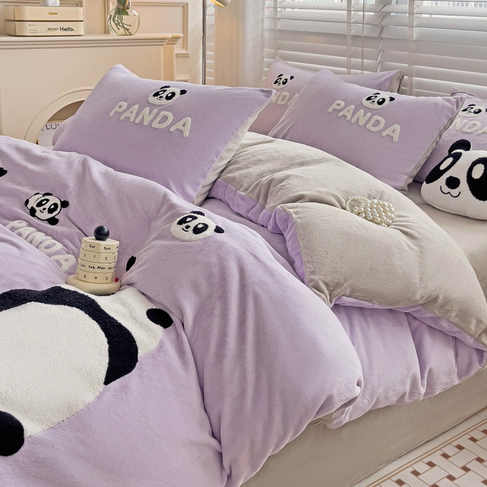 91家纺网 家纺一手货源 找家纺 娜娜 2023新款牛奶绒毛巾绣四件套 熊猫多多系列 熊猫多多-浅紫