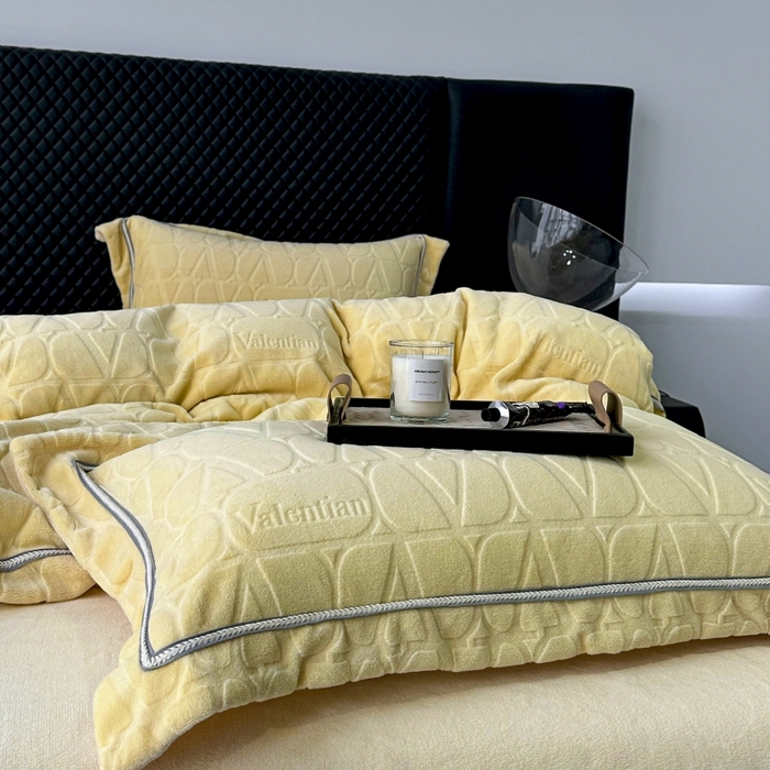 91家纺网 家纺一手货源 找家纺 2024新款雕花高密牛奶绒四件套-薇卡 薇卡-奶昔黄