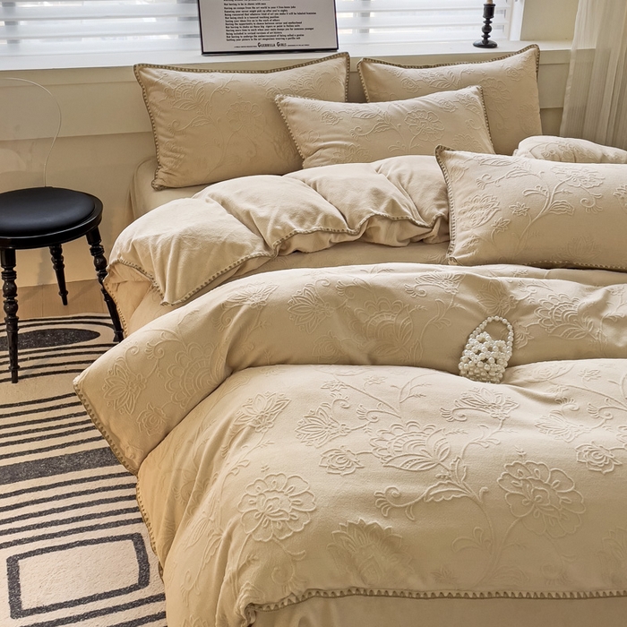 91家纺网 家纺一手货源 找家纺 慕澄 2023新款高克重贝壳边雕花绒四件套 雕花绒-云朵咖