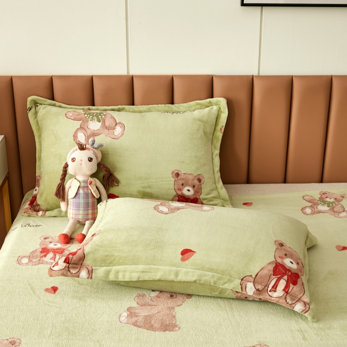 91家纺网 家纺一手货源 找家纺 乐居坊 2023新款高克重牛奶绒印花保暖四件套 小熊的梦