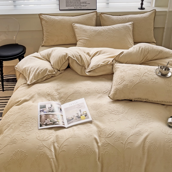 91家纺网 家纺一手货源 找家纺 慕澄 2023新款高克重贝壳边雕花绒四件套 雕花绒-云朵咖