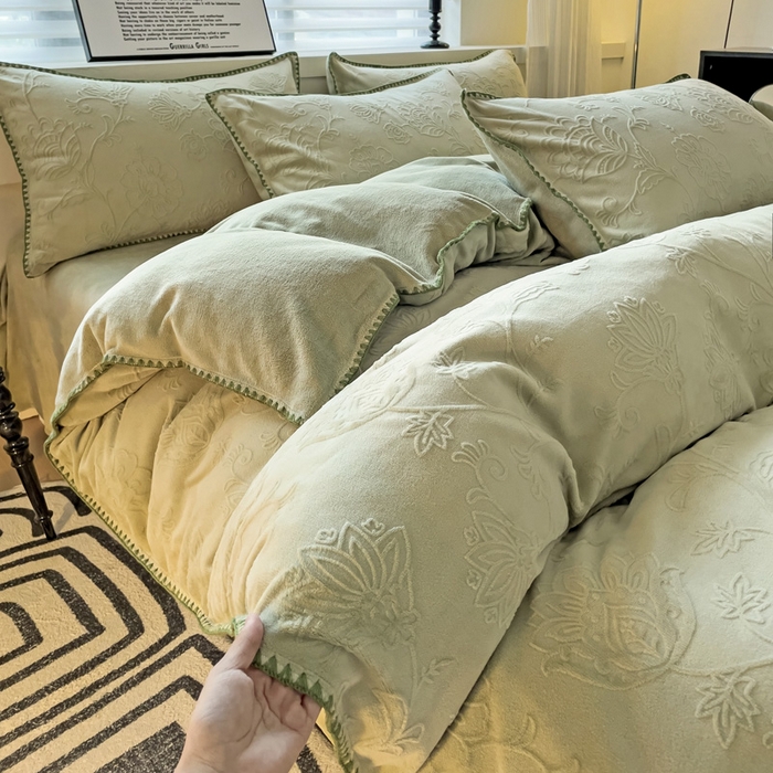 91家纺网 家纺一手货源 找家纺 慕澄 2023新款高克重贝壳边雕花绒四件套 雕花绒-荷叶绿