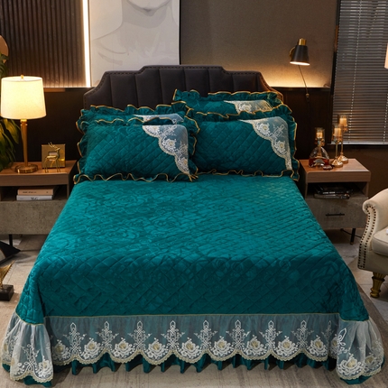 91家纺网 家纺一手货源 找家纺 恋尚 2023新款天鹅绒可脱卸夹棉床盖 宝石绿
