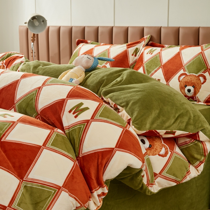 91家纺网 家纺一手货源 找家纺 乐居坊 2023新款高克重牛奶绒印花保暖四件套 山姆大叔-绿