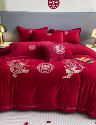 91家纺网 家纺一手货源 找家纺 （总）花愿 2025新款婚庆牛奶绒四件套拍法一