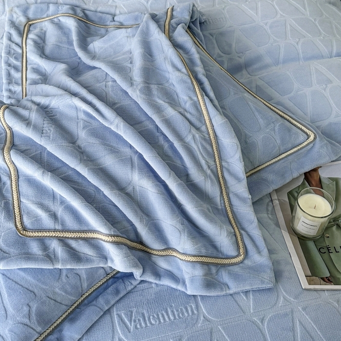 91家纺网 家纺一手货源 找家纺 2024新款雕花高密牛奶绒四件套-薇卡 薇卡-海天蓝