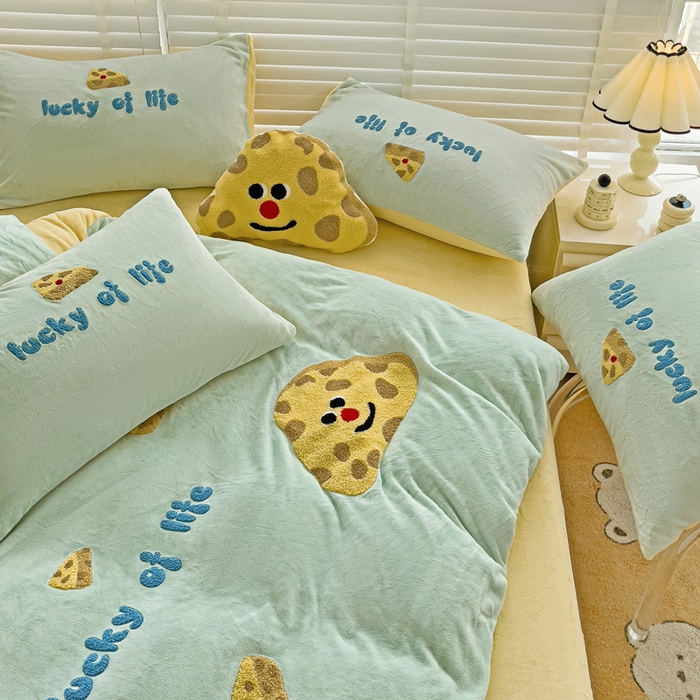 91家纺网 家纺一手货源 找家纺 娜娜 2023新款牛奶绒毛巾绣四件套 海绵宝宝系列 海绵宝宝-繁星蓝