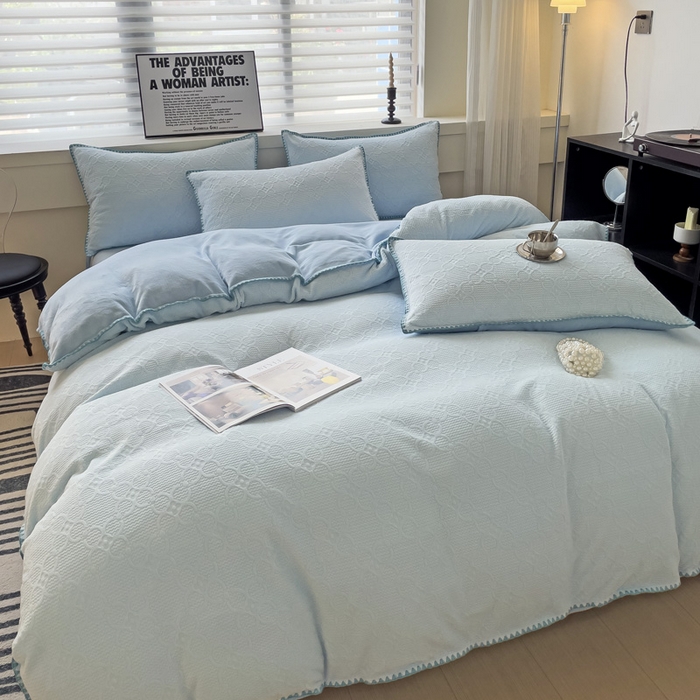 91家纺网 家纺一手货源 找家纺 慕澄 2023新款高克重贝壳边雕花绒四件套 雕花绒-海盐蓝