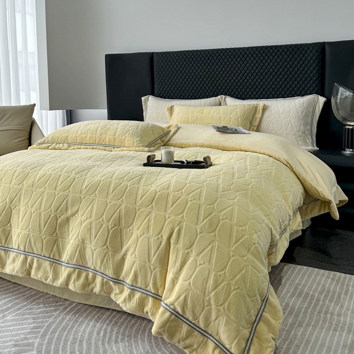 91家纺网 家纺一手货源 找家纺 2024新款雕花高密牛奶绒四件套-薇卡 薇卡-奶昔黄