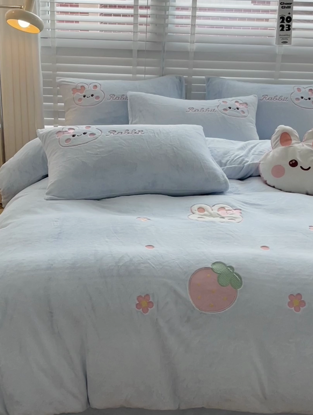 91家纺网 家纺一手货源 找家纺 娜娜 2023新款牛奶绒毛巾绣四件套 萌萌兔系列 萌萌兔-天空蓝