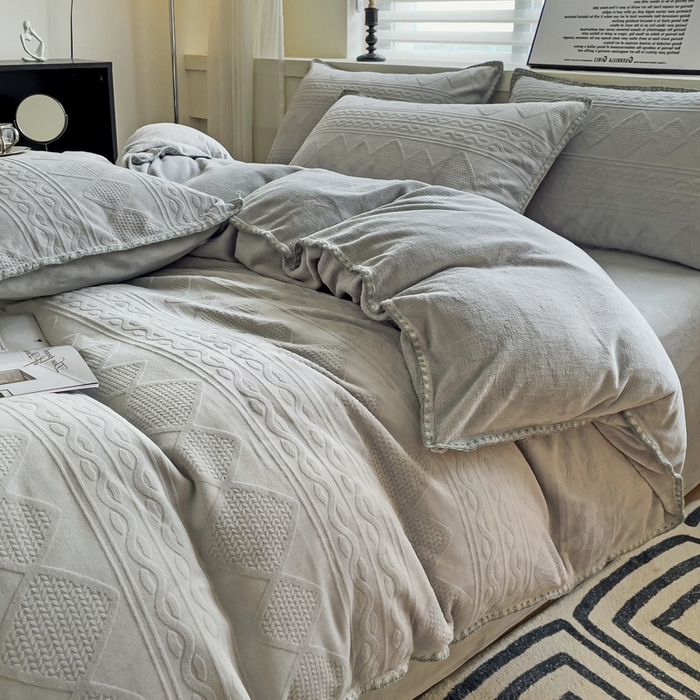 91家纺网 家纺一手货源 找家纺 慕澄 2023新款高克重贝壳边雕花绒四件套 雕花绒-水墨灰