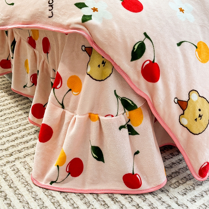 91家纺网 家纺一手货源 找家纺 欧喜璐 2023新款高克重牛奶绒四件套法莱绒金貂绒8.5斤加厚保暖-印花款 樱桃熊