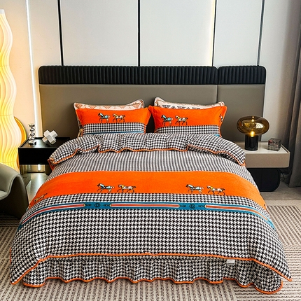 91家纺网 家纺一手货源 找家纺 欧喜璐 2023新款高克重牛奶绒四件套法莱绒金貂绒8.5斤加厚保暖-印花款 爱马