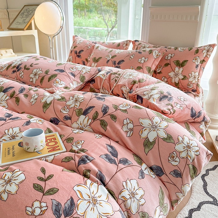 91家纺网 家纺一手货源 找家纺 2024秋冬新款牛奶绒单被套 红薇