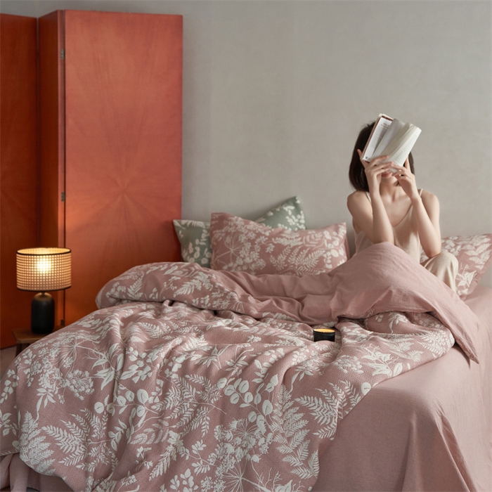 91家纺网 家纺一手货源 找家纺 安莱生活 2023新款A类空气层双层纱大提花枝繁叶茂空气层系列四件套 枝繁叶茂-暗红