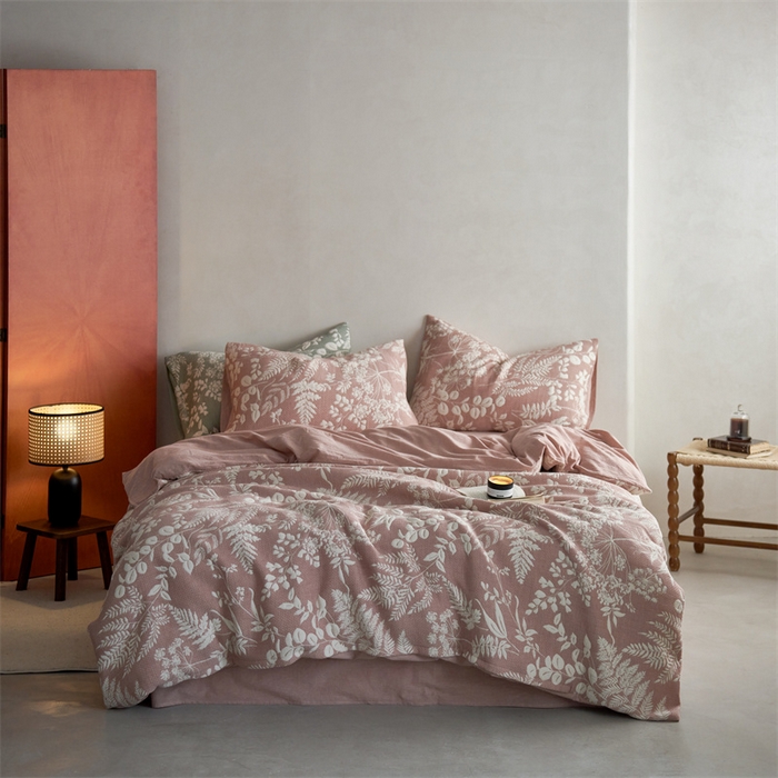 91家纺网 家纺一手货源 找家纺 安莱生活 2023新款A类空气层双层纱大提花枝繁叶茂空气层系列四件套 枝繁叶茂-暗红