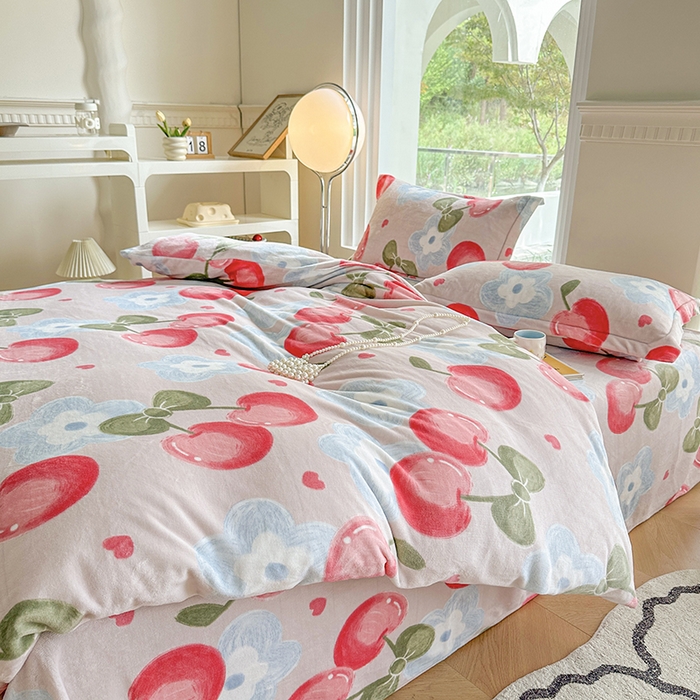 91家纺网 家纺一手货源 找家纺 2024秋冬新款牛奶绒单被套 樱桃世界