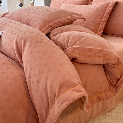 91家纺网 家纺一手货源 找家纺 （总）暖洋 2024新款a类高克重暖芙绒立体烂花雕花绒纯色牛奶绒四件套