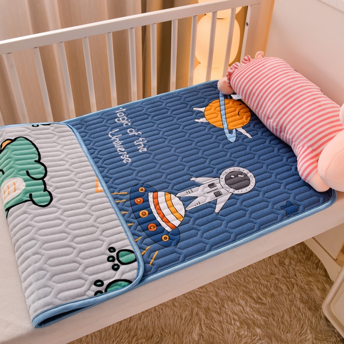 91家纺网 家纺一手货源 找家纺 床笠人家 2025新款A棉B绒-双面防水护理垫儿童床 快乐宇航员