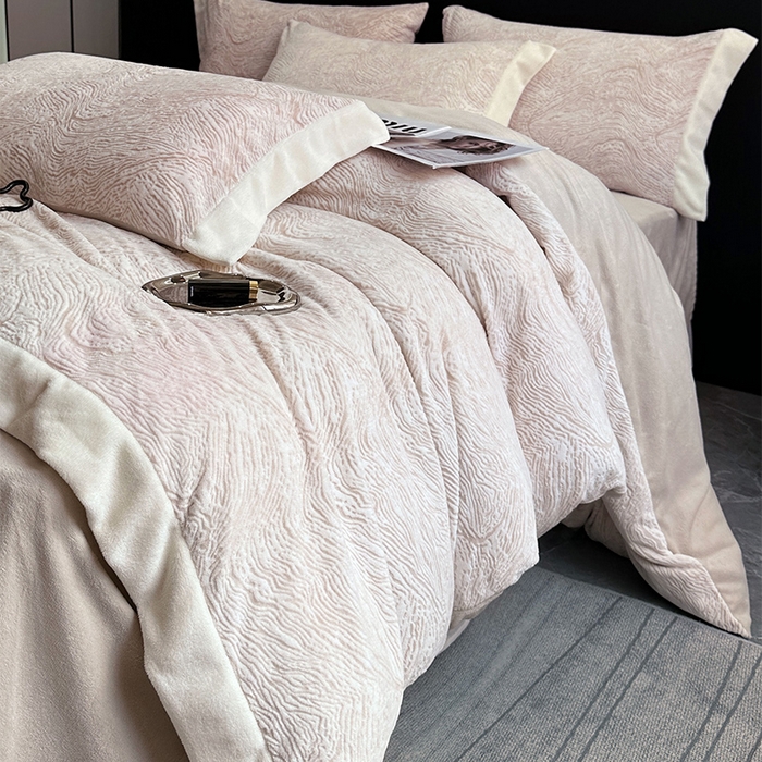 91家纺网 家纺一手货源 找家纺 宅家居 2023新款高奢加厚A类高克重浮雕花绒剪花烂花牛奶绒四件套 奈川-杏色