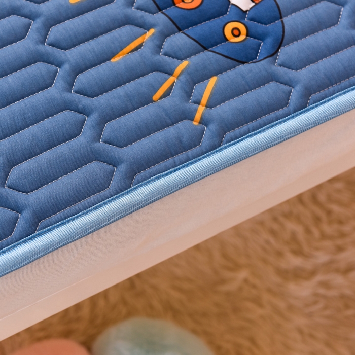 91家纺网 家纺一手货源 找家纺 床笠人家 2025新款A棉B绒-双面防水护理垫儿童床 快乐宇航员