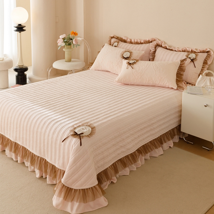 91家纺网 家纺一手货源 找家纺 总2024高克重A类牛奶绒蕾丝荷叶边夹棉床盖三件套