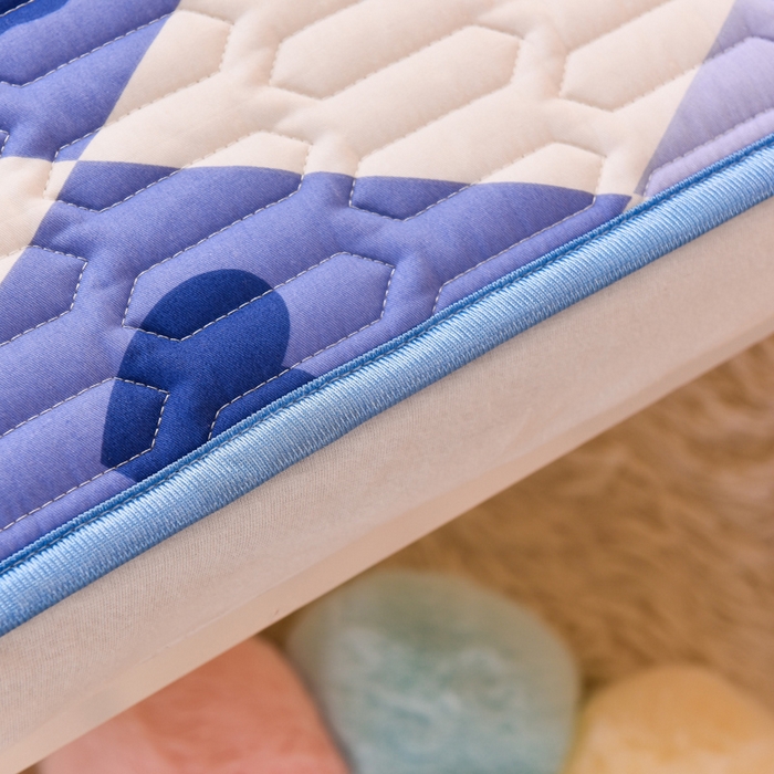 91家纺网 家纺一手货源 找家纺 床笠人家 2025新款A棉B绒-双面防水护理垫儿童床 蛋糕兔