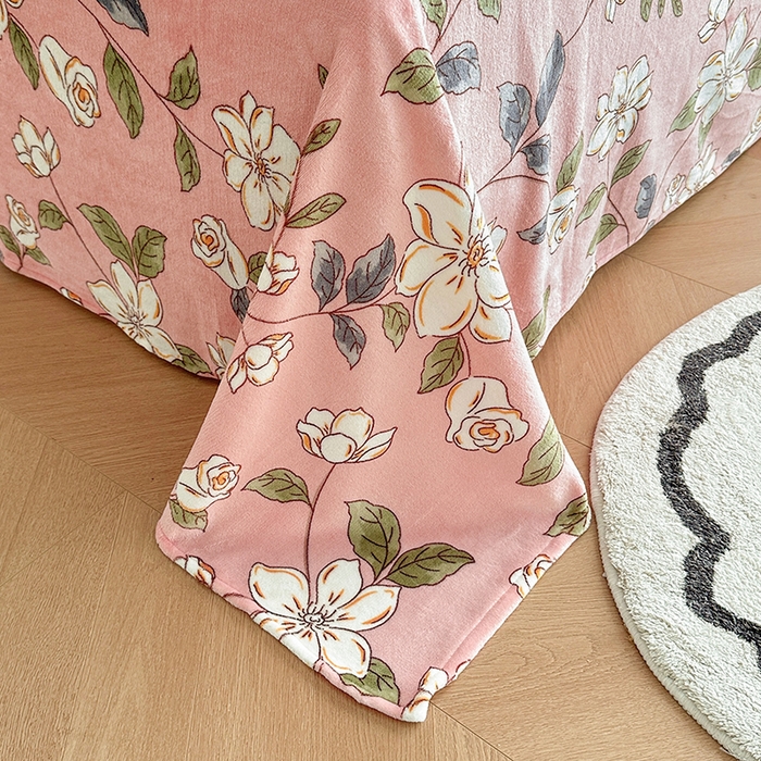 91家纺网 家纺一手货源 找家纺 2024秋冬新款牛奶绒单被套 红薇