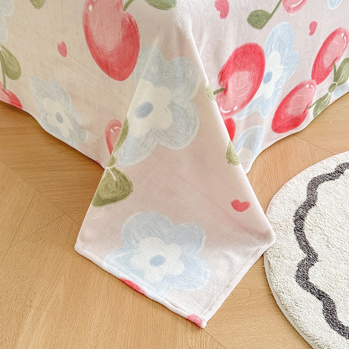 91家纺网 家纺一手货源 找家纺 2024秋冬新款牛奶绒单被套 樱桃世界