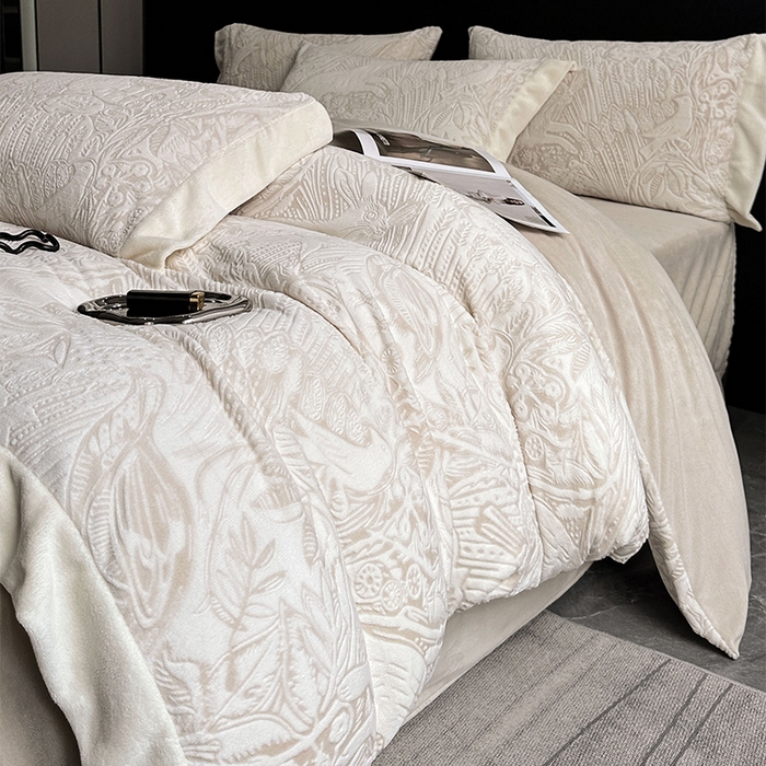 91家纺网 家纺一手货源 找家纺 宅家居 2023新款高奢加厚A类高克重浮雕花绒剪花烂花牛奶绒四件套 布鲁斯-杏色