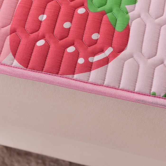 91家纺网 家纺一手货源 找家纺 床笠人家 2025新款A棉B绒-双面防水护理垫大床款 幸运草莓