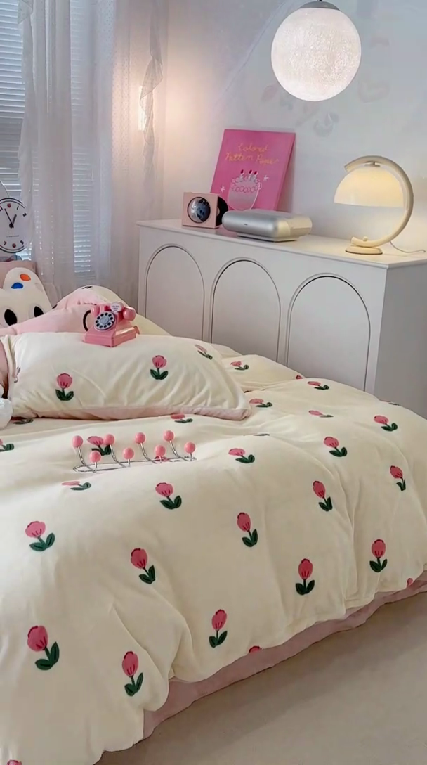 91家纺网 家纺一手货源 找家纺 昔可家纺 2023新款高克重印花牛奶绒小清新系列四件套 粉嫩小郁金