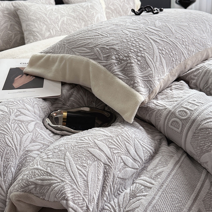 91家纺网 家纺一手货源 找家纺 宅家居 2023新款高奢加厚A类高克重浮雕花绒剪花烂花牛奶绒四件套 芳华-灰咖
