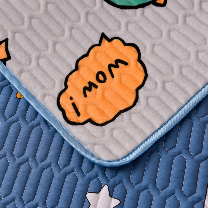 91家纺网 家纺一手货源 找家纺 床笠人家 2025新款A棉B绒-双面防水护理垫儿童床 快乐宇航员