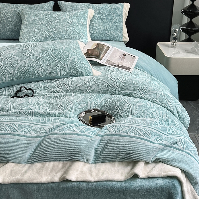 91家纺网 家纺一手货源 找家纺 宅家居 2023新款高奢加厚A类高克重浮雕花绒剪花烂花牛奶绒四件套 芳华-湖蓝