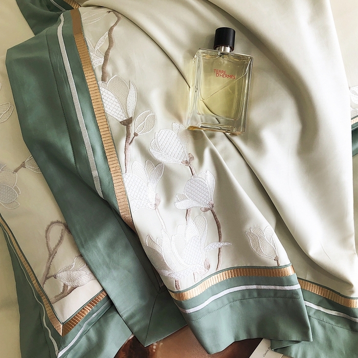 91家纺网 家纺一手货源 找家纺 沐白家居 2023长绒棉绣花四件套-花鸟山居 灰湖绿