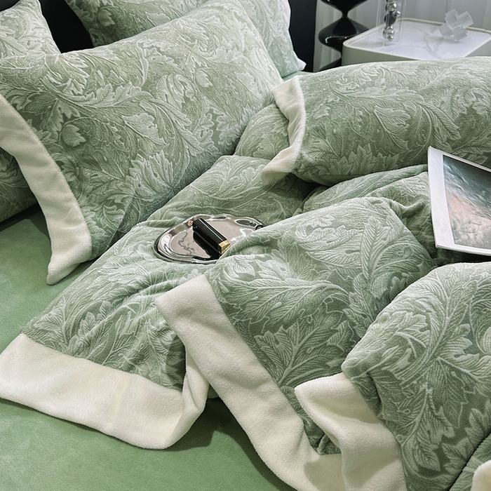 91家纺网 家纺一手货源 找家纺 宅家居 2023新款高奢加厚A类高克重浮雕花绒剪花烂花牛奶绒四件套 叶维-松绿
