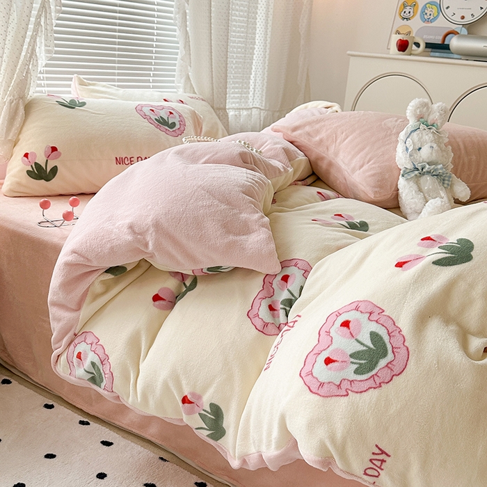 91家纺网 家纺一手货源 找家纺 昔可家纺 2023新款高克重印花牛奶绒小清新系列四件套 粉心郁金香